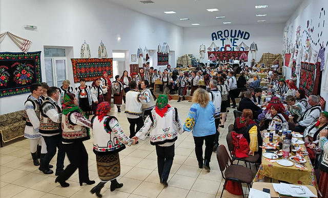 Cântec și voie bună la șezătoare