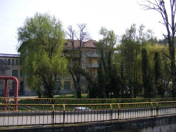 Cladiri in Calimanesti